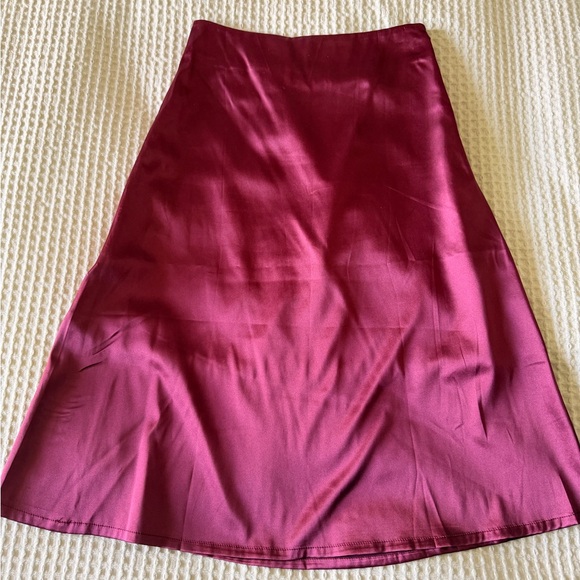 Elegant Wine Satin Midi Dress - Picture 4 of 5